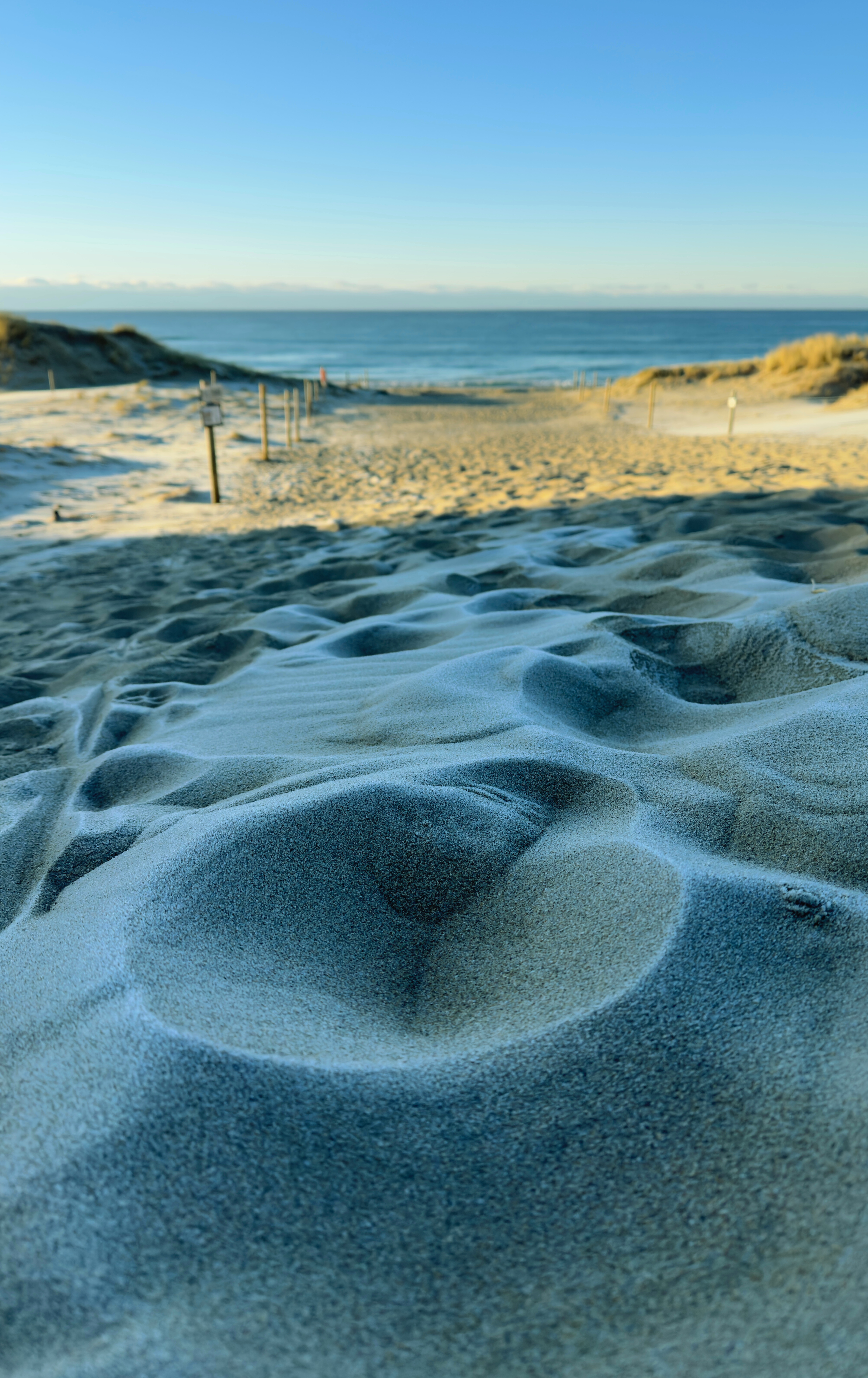 Frostdekte sanddyner ved Borestranda i morgenlyset